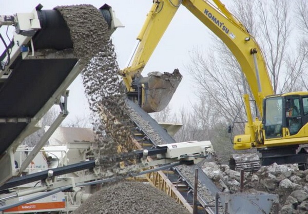 процесс переработки бетона и ЖБИ